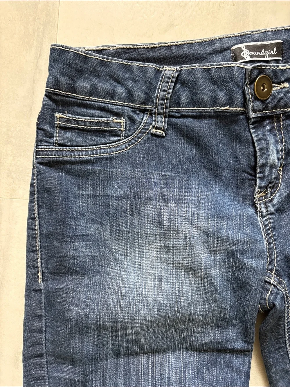 Soundgirl   Bermuda shorts Capri Jean shorts Blue denim Stretch  with fading EUC